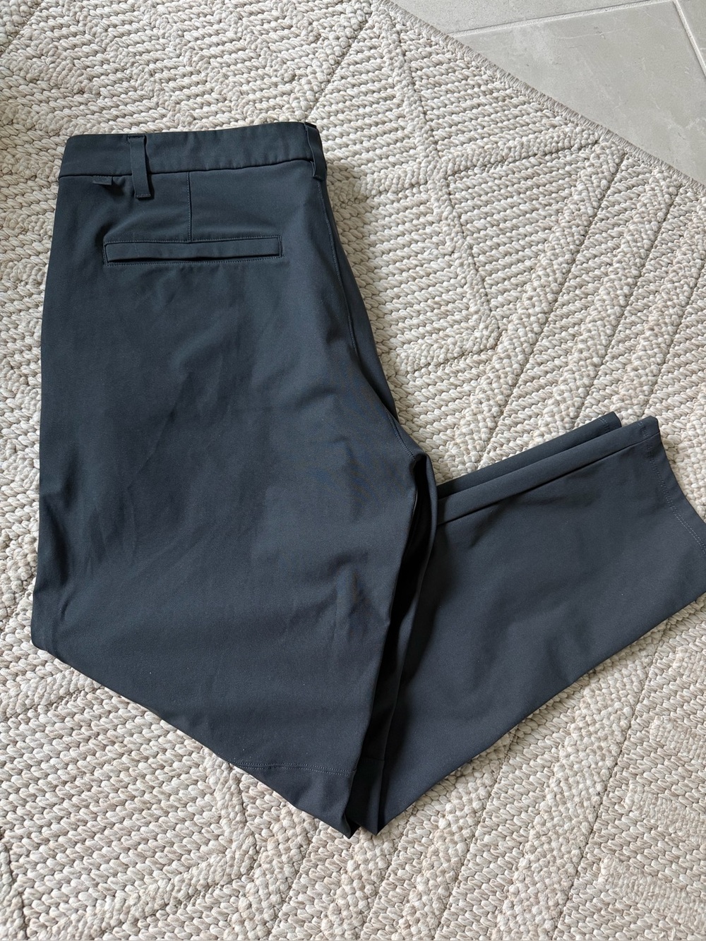 Lululemon Mens Commission Classic Fit Pants size: 36